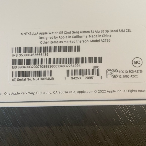 Apple Watch SE 2022, starlight colored band. Brand new/ sealed - Picture 4 of 5